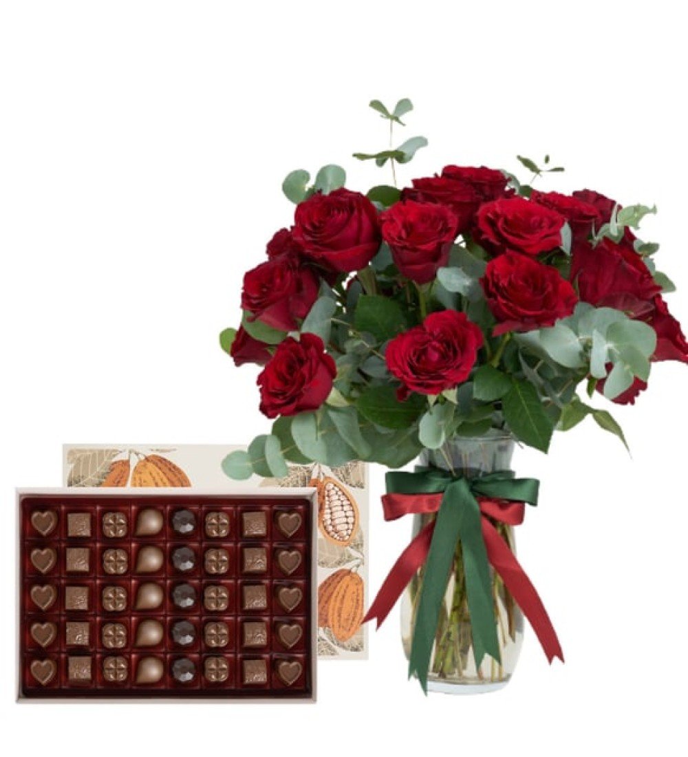 Cam Vazoda Kırmızı Güller ve Büyük Gurme Lezzetler