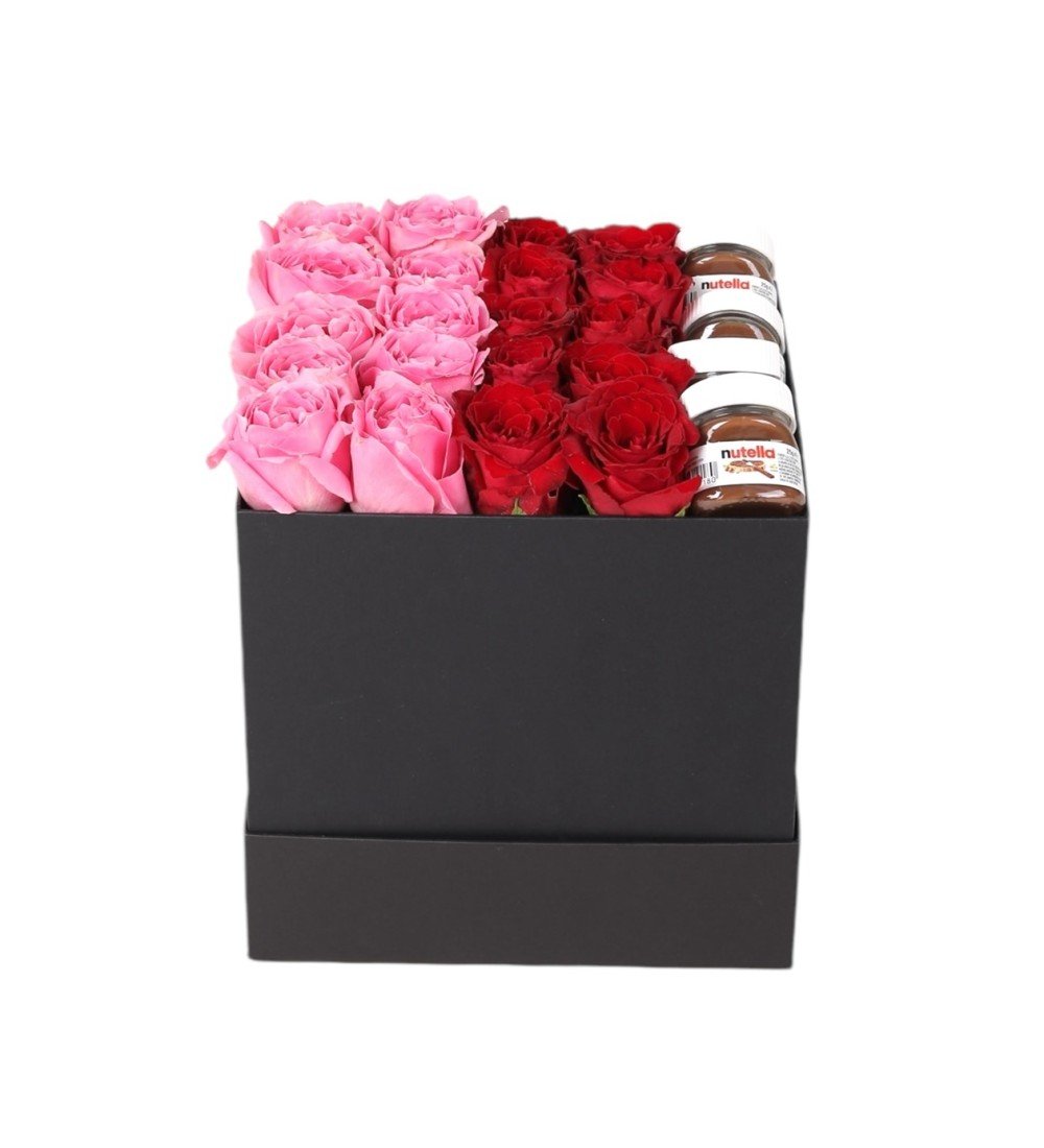 Siyah Kare Kutuda Nutella ve Güller